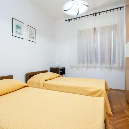 Morovic Apartment Petrcane