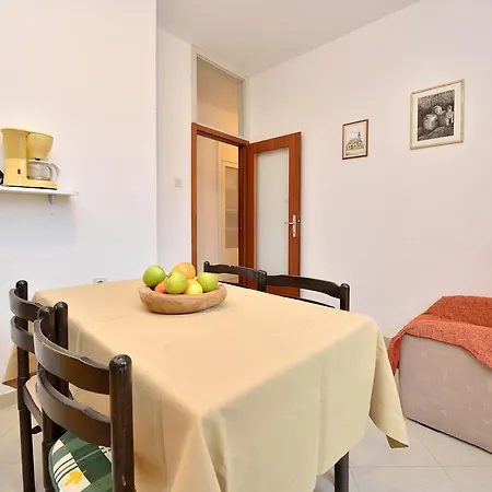 Morovic Apartment Petrcane