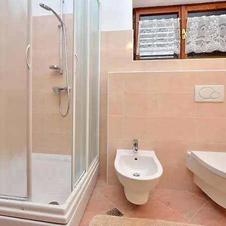 Morovic Apartment Petrcane